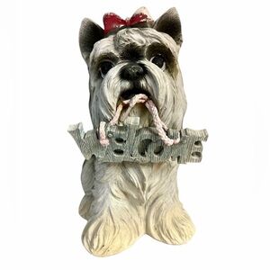 Adorable dog figure with Welcome sign
